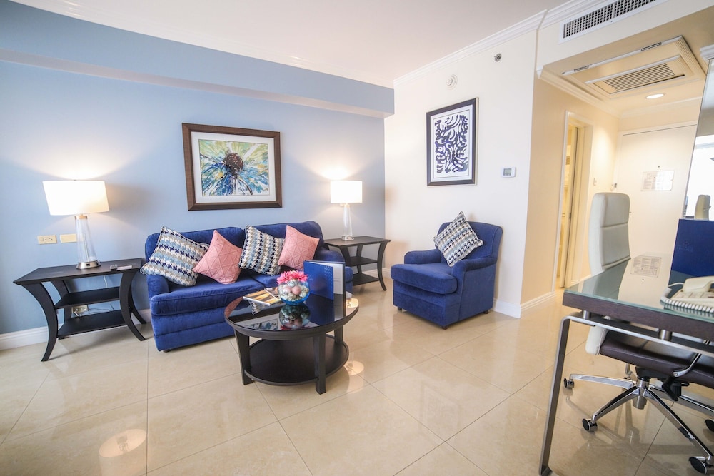 Deluxe Suite - Photo 5