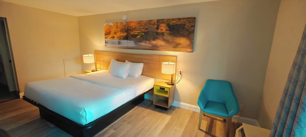 Standard Room, 1 King Bed - Photo 2