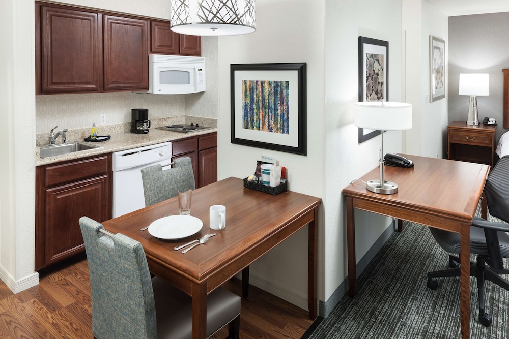 Studio, 1 Queen Bed, Accessible (Mobility & Hearing, Roll-in Shower) - Photo 2