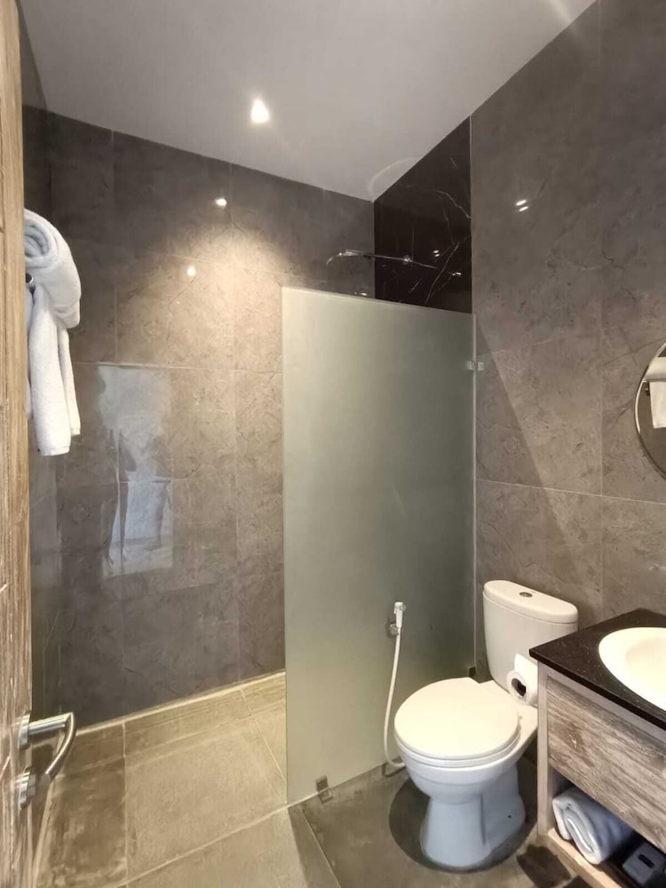 Standard Double or Twin Room - Photo 11