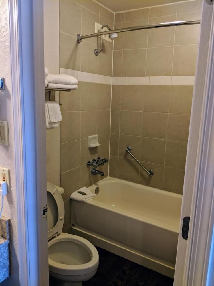 Double Room, 2 Double Beds - Photo 12