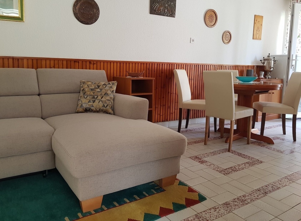 Basic House, 1 Queen Bed with Sofa bed, Patio, Garden View photo 3