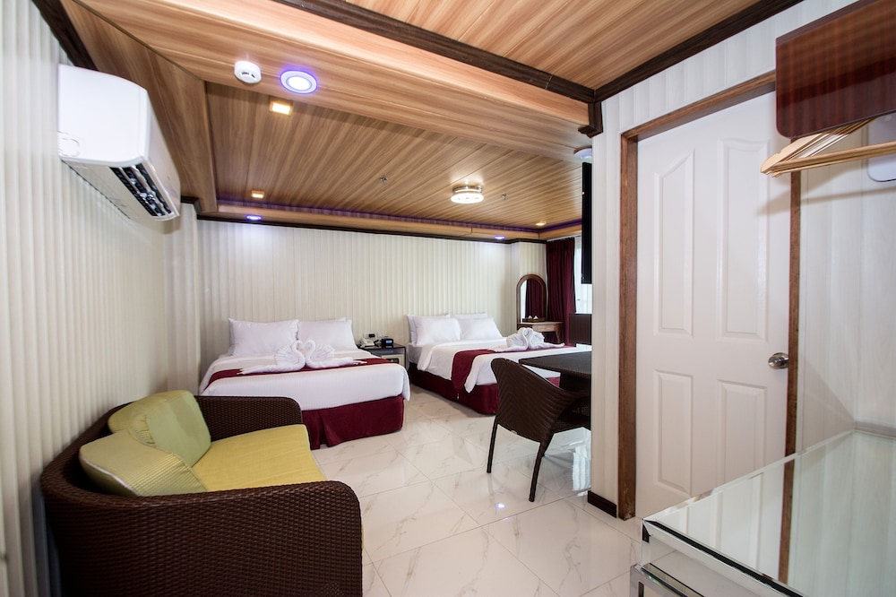 Premier Suite with Partial View (Main Bldg) photo 1