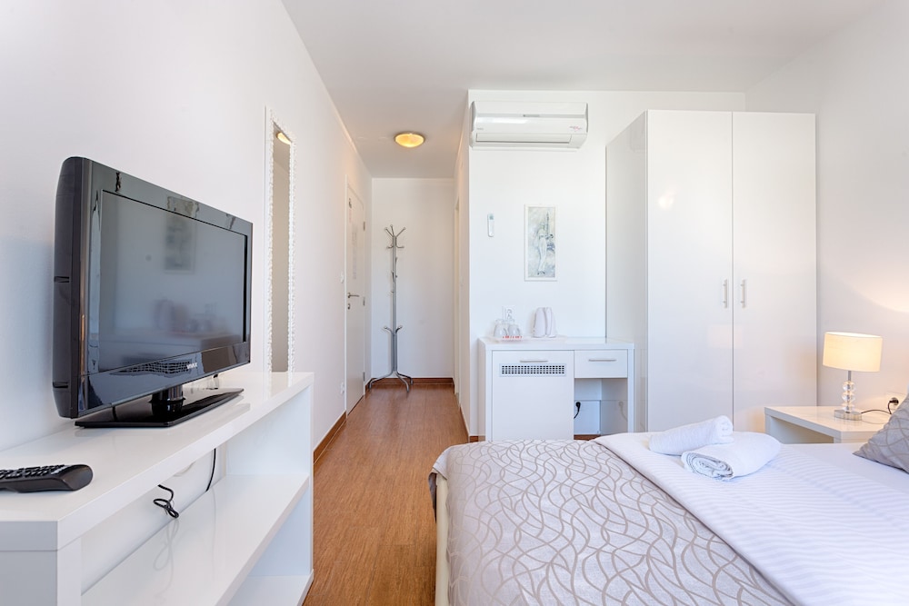Double Room - Photo 4