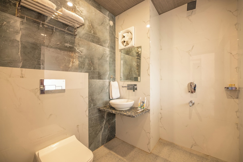 Deluxe Double Room, City View photo 3