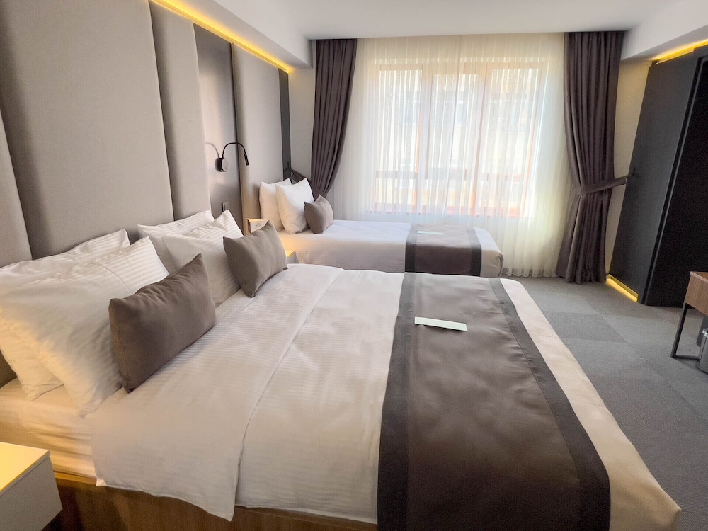 Royal Room, 2 Bedrooms, City View - Photo 11