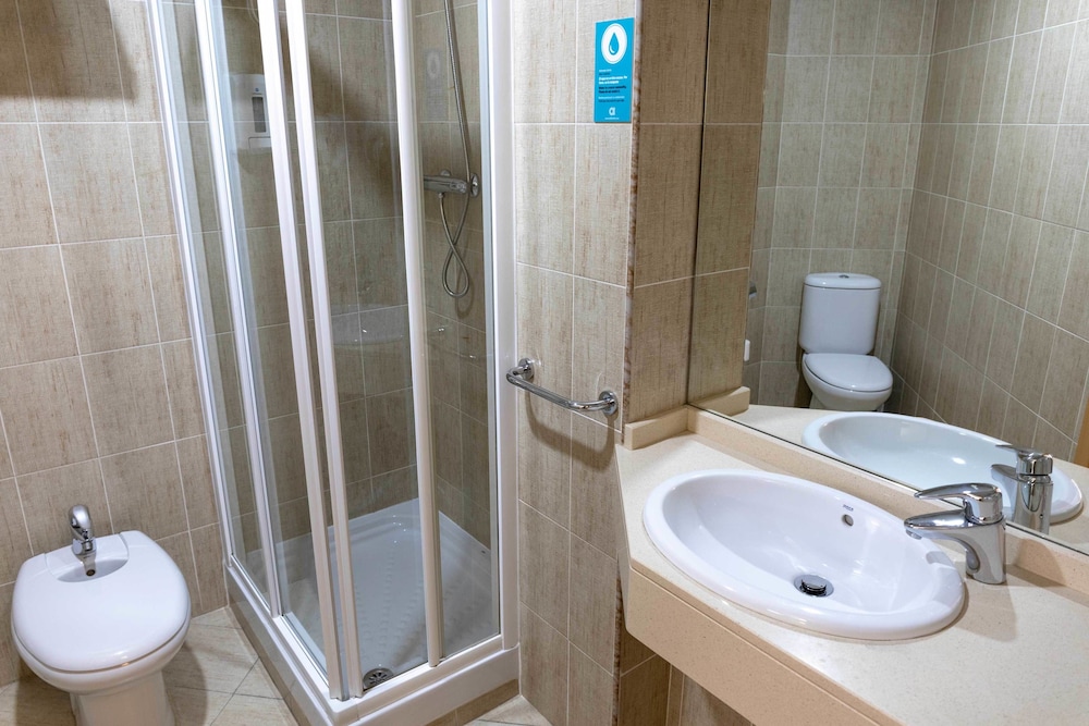 Double Room - Photo 5