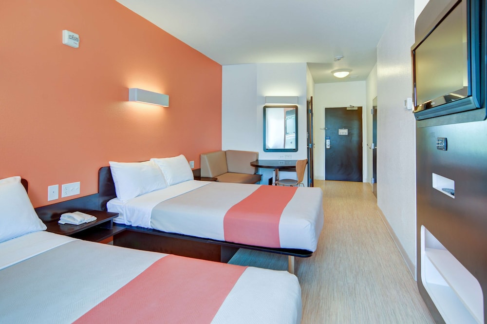 Deluxe Room, 2 Double Beds, Non Smoking, Refrigerator photo 1