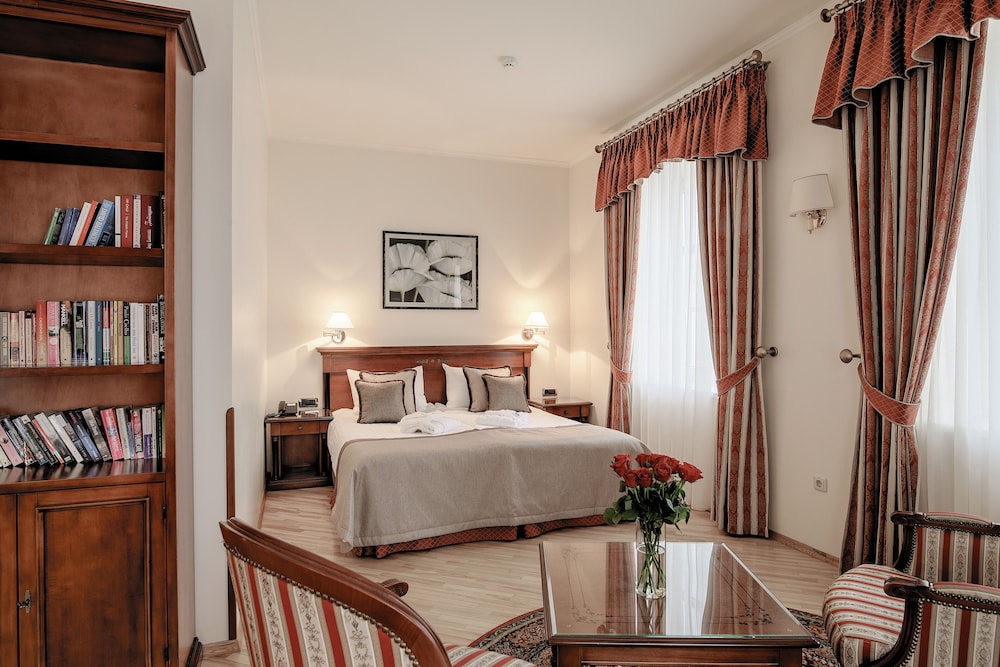 Superior Room, 1 Queen Bed, Non Smoking photo 1