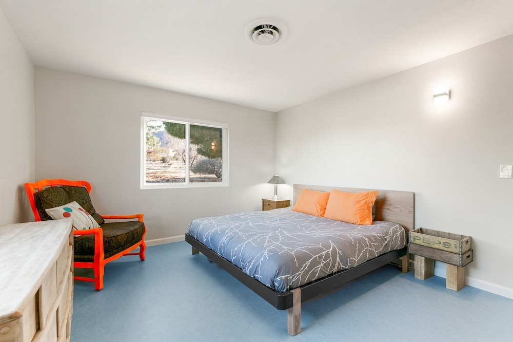 House, 2 Bedrooms photo 1