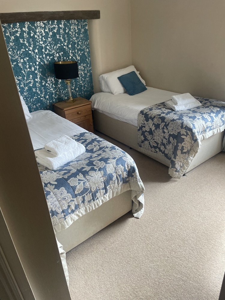 Twin Room, Ensuite (Small)