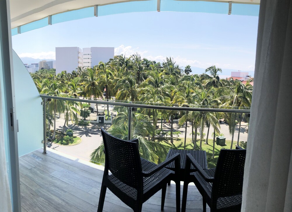 Deluxe Room, Balcony, Annex Building - Photo 13