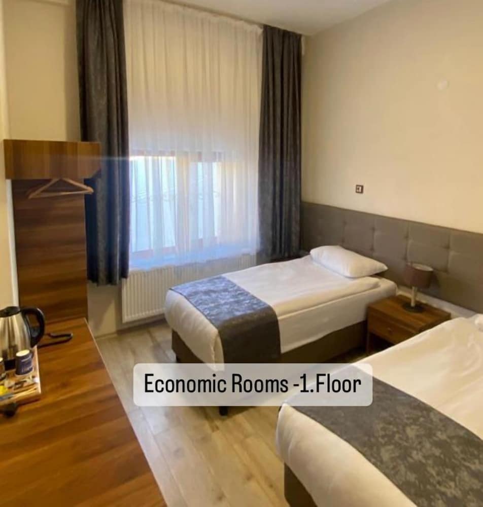 Economy Twin Room photo 1