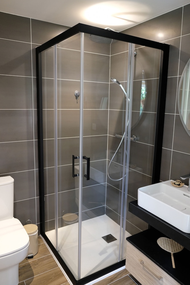 Signature Suite, Private Bathroom, Park View - Photo 6