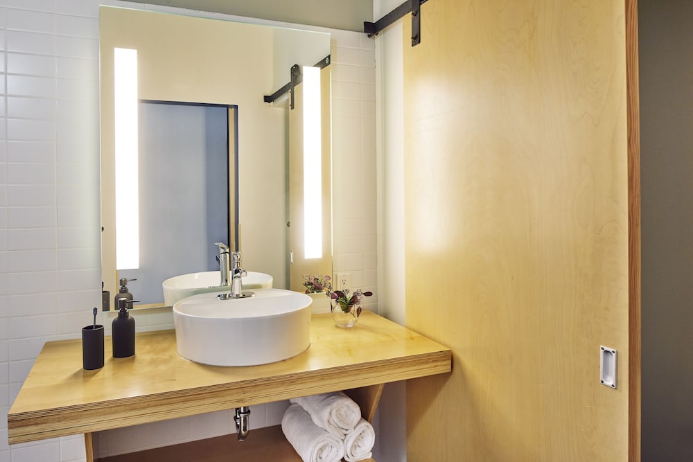 Suite, 1 King Bed, City View - Photo 4