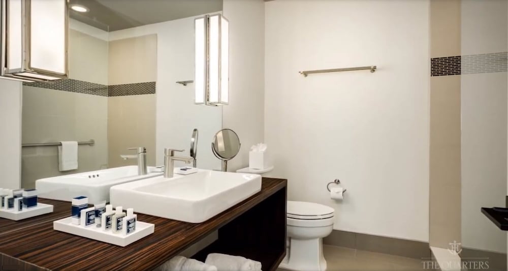Suite, 1 Bedroom - Photo 4