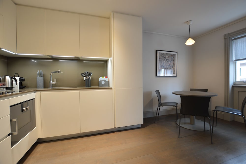 Soho Luxury 1 Bedroom Apartment photo 3