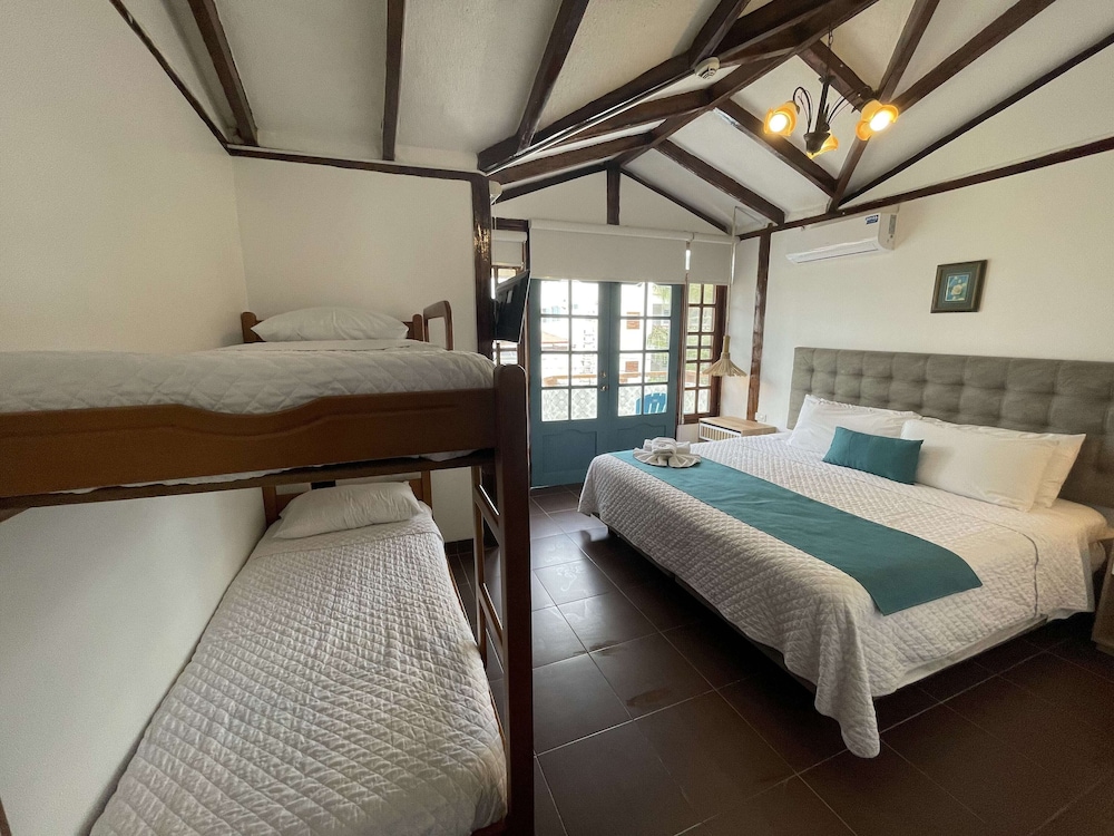 Traditional Triple Room, Balcony photo 3