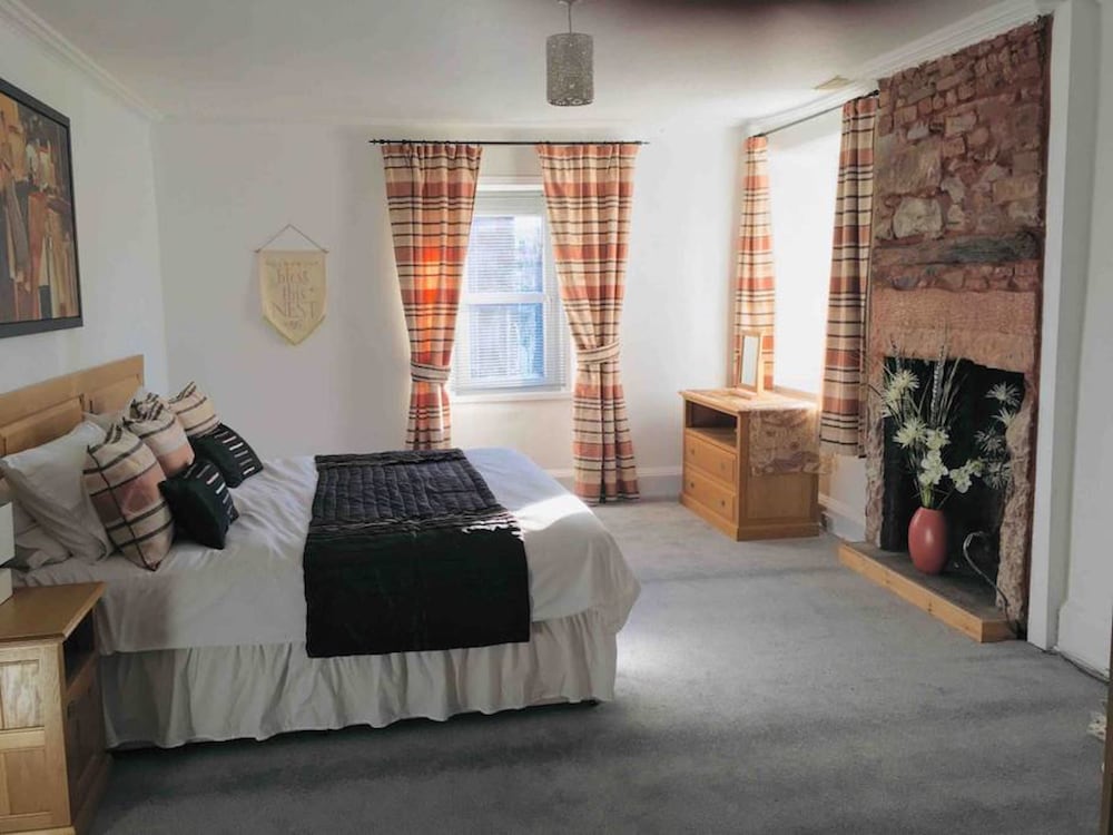 7 Bedroom House photo 1