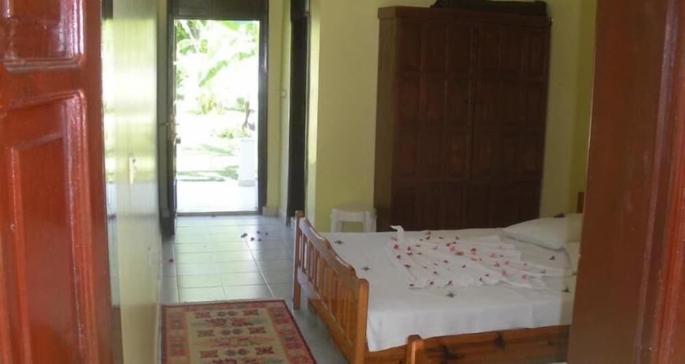 Family Room - Photo 3