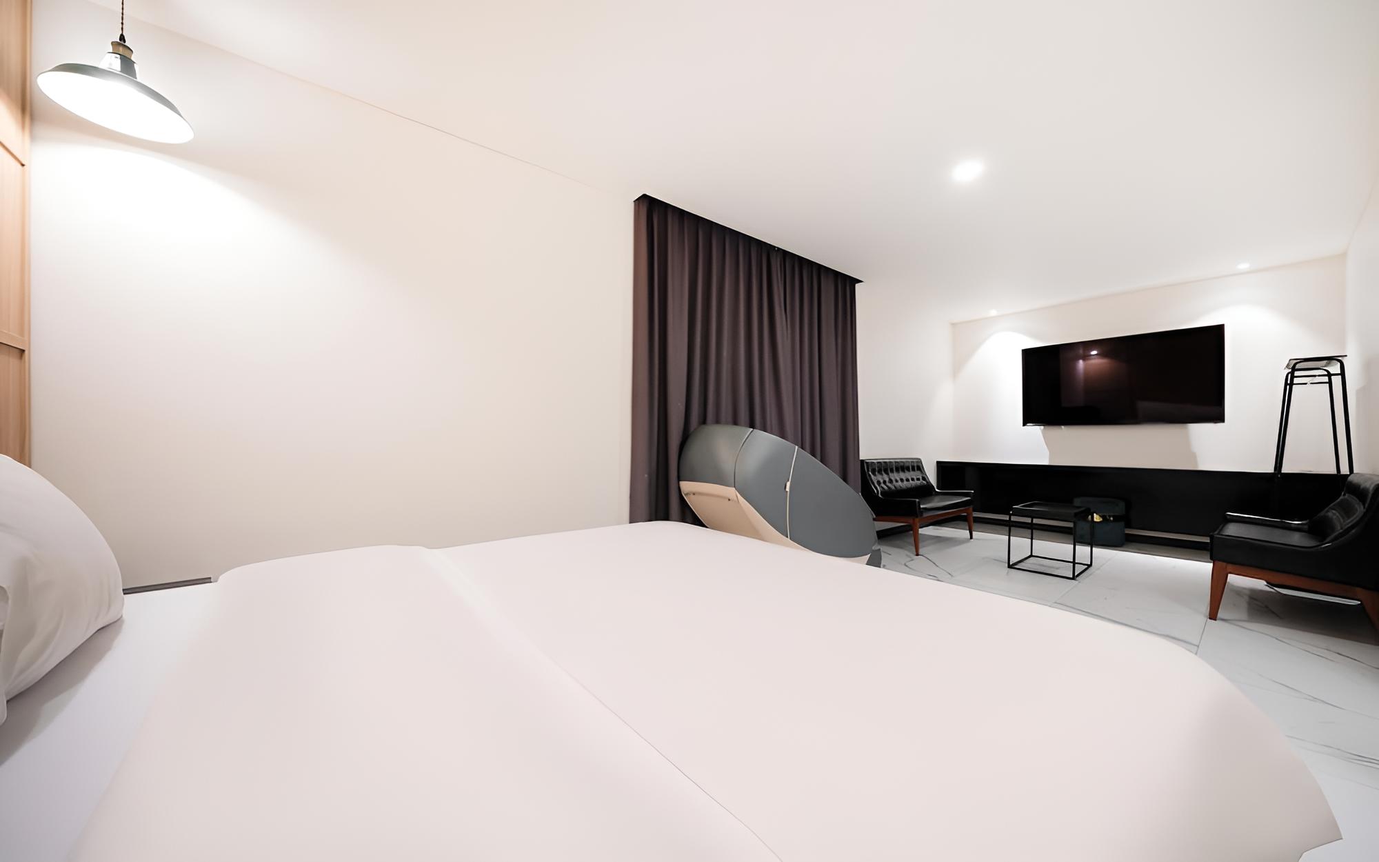 Room (Suite (1 room 1 parking drive-in) (tw) - Photo 3