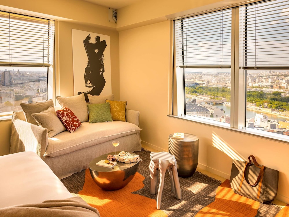Junior Suite, 1 King Bed photo 2