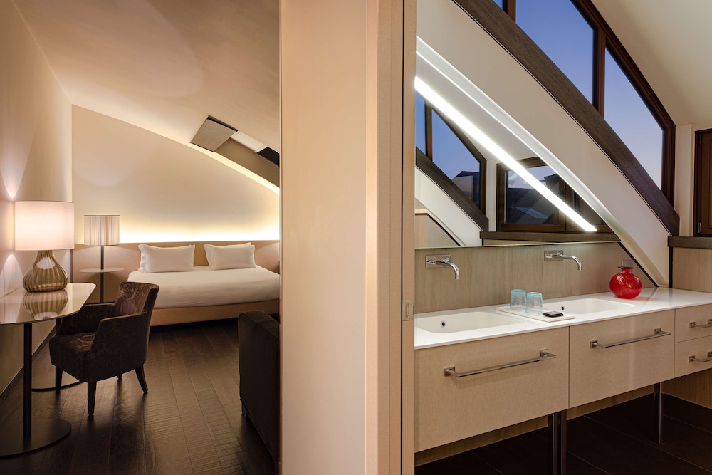 Premium Room, 1 King Bed