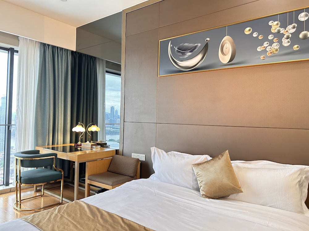Deluxe Room, 1 King Bed photo 2