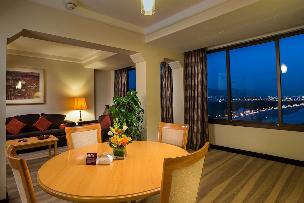 Suite, 1 King Bed (Dining Area) - Photo 6
