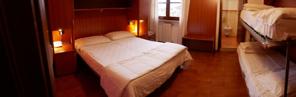 Basic Double Room Single Use photo 3