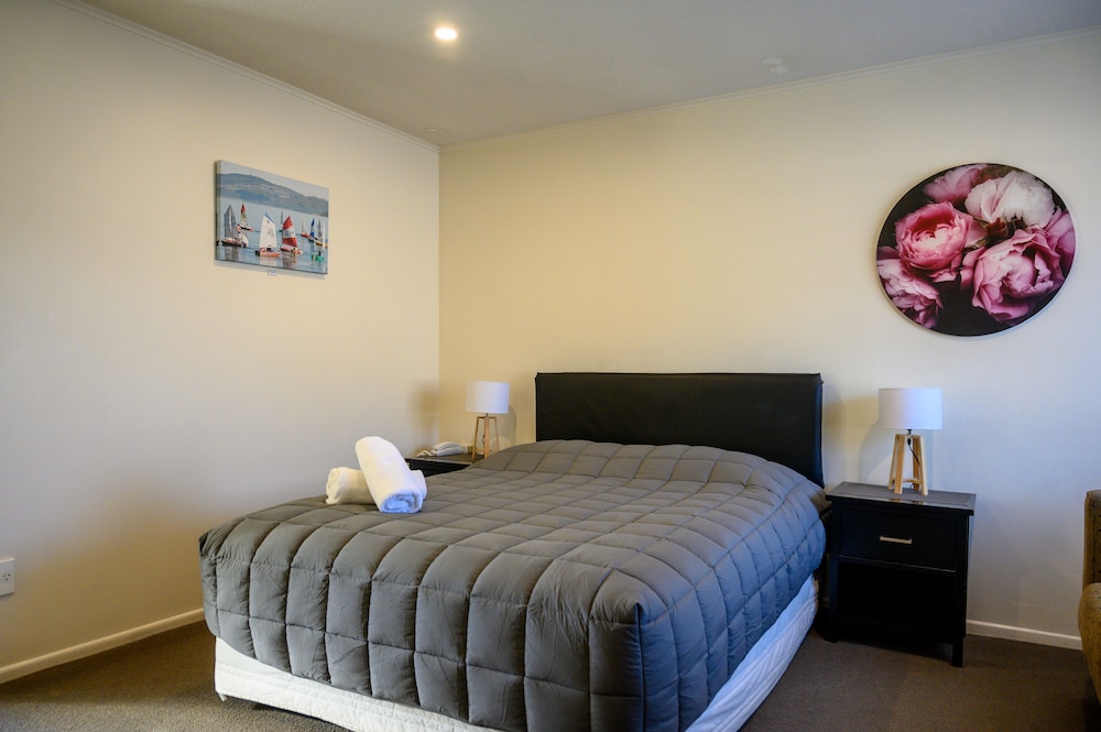 Comfort Studio, 1 Queen Bed, Non Smoking, Kitchenette photo 1