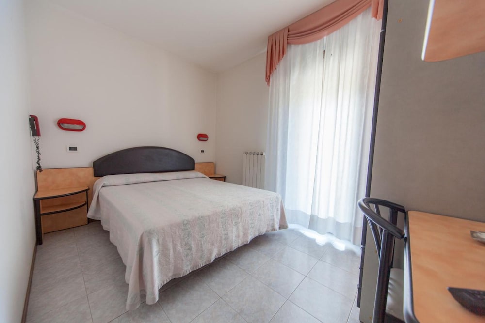 Double or Twin Room photo 2