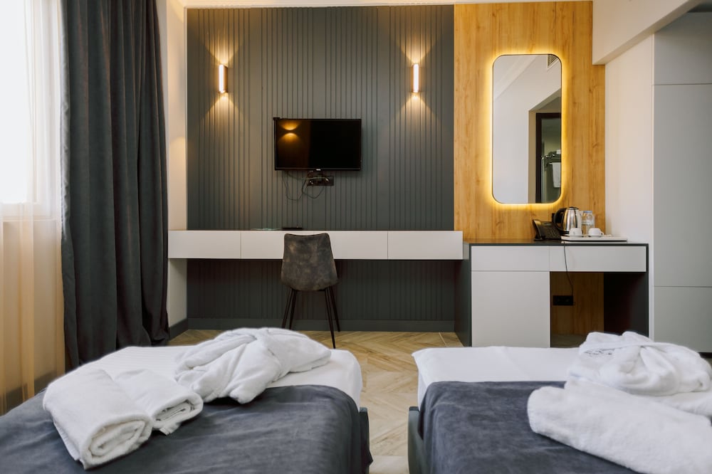 Standard Twin Room, Multiple Beds, Non Smoking, Balcony - Photo 3