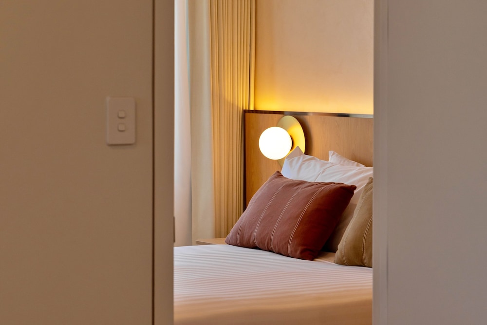 Available room thumbnail 5