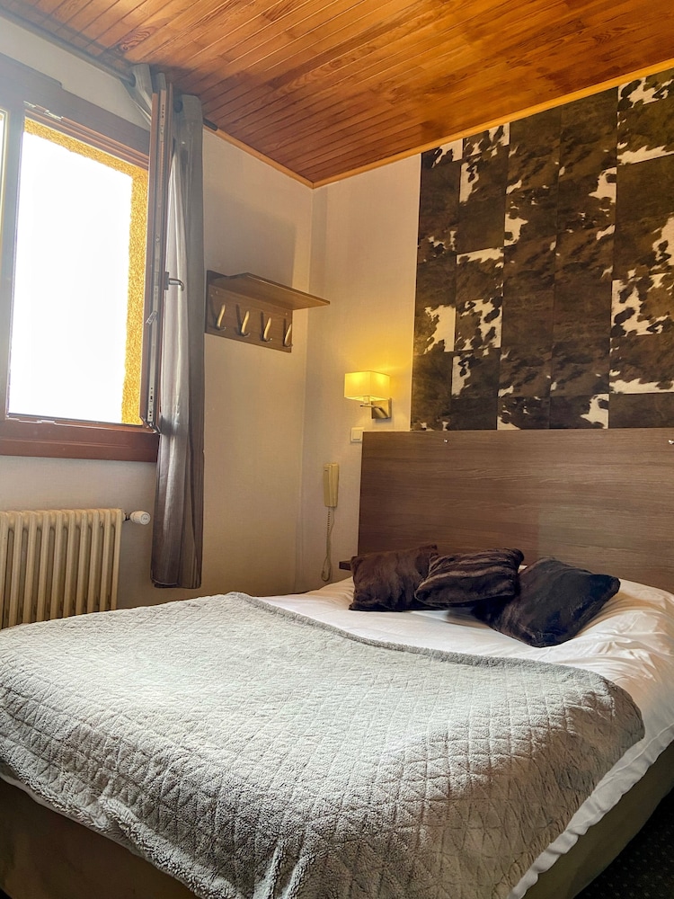Classic Room, 1 Double Bed, Mountain View