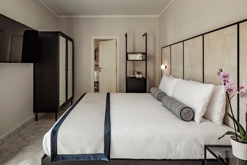 Superior Double or Twin Room, City View photo 2