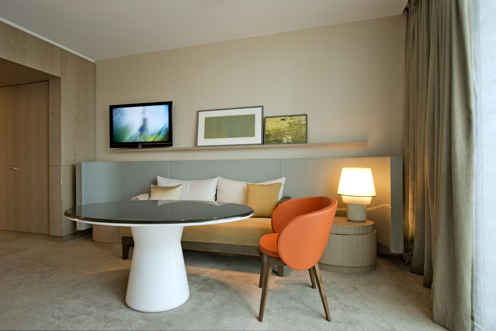 Executive Suite, 1 King Bed - Photo 11