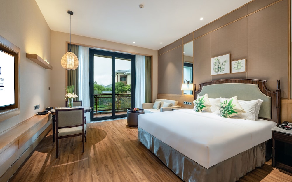 XinYue Building Deluxe Garden view King Bed Room