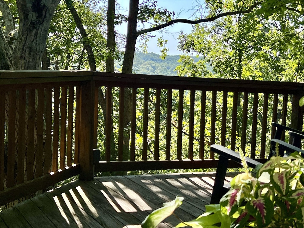 Premium Suite, 1 King Bed, Jetted Tub, Mountain View (South Pointe) photo 2