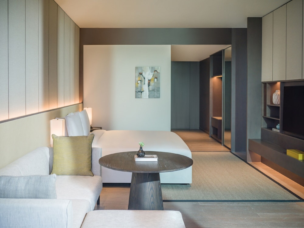 Deluxe King Room - Photo 6