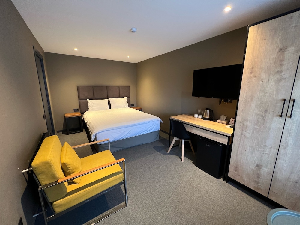 Economy Room
