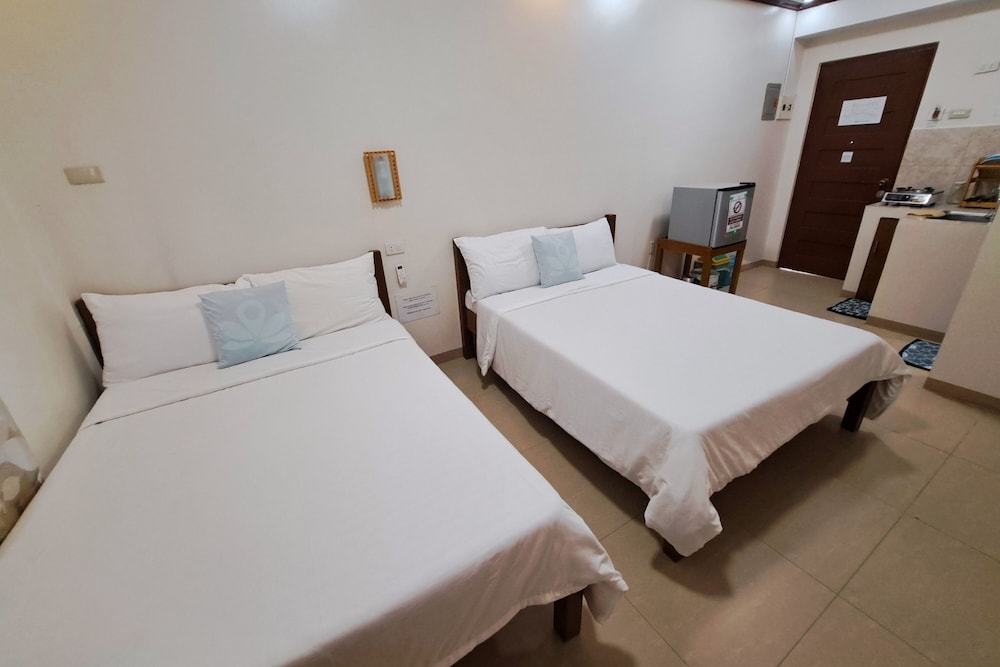 Poolside with 2 Double Beds photo 3