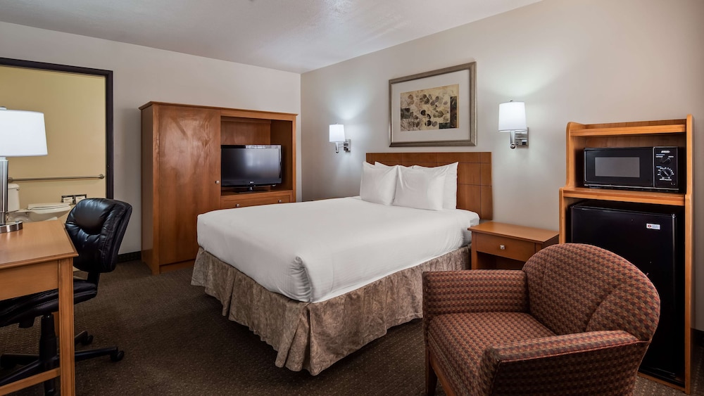 Standard Room, 1 Queen Bed, Accessible, Bathtub (Pet Friendly) photo 1
