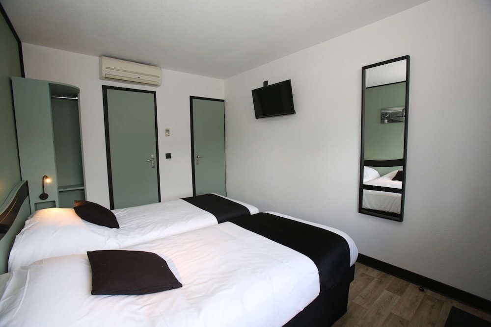 Standard Room, 2 Twin Beds - Photo 1