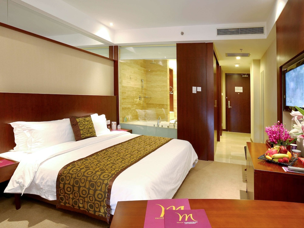 Superior Room, 1 King Bed photo 1