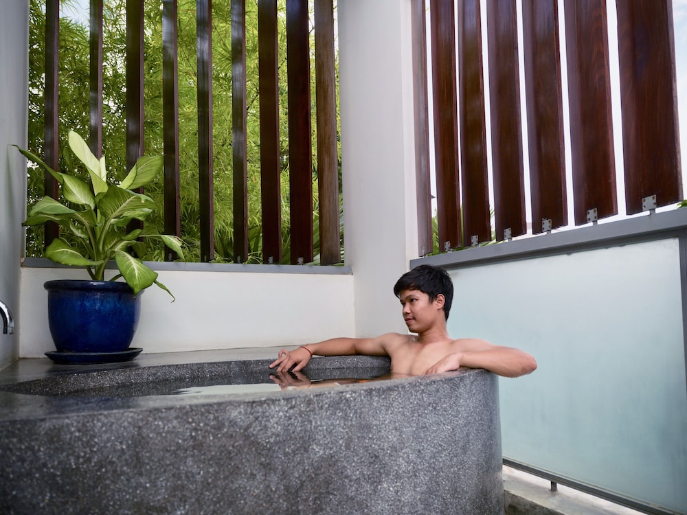 Deluxe Double Room, Pool View