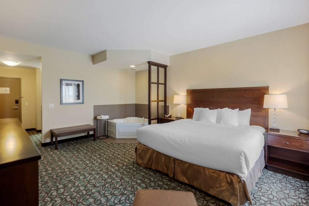 Suite, 1 King Bed, Non Smoking, Jetted Tub photo 2