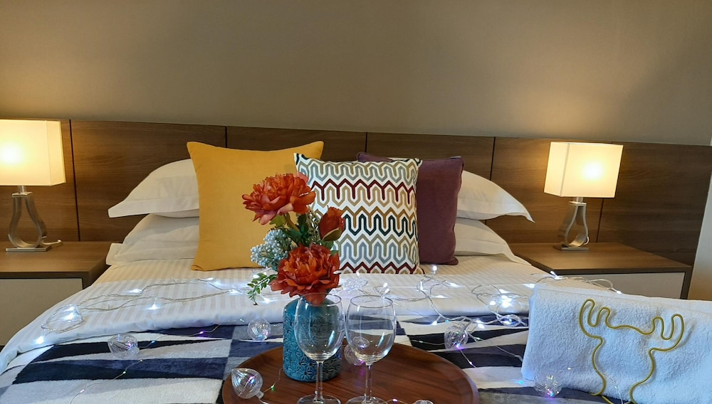 2-Bedroom Deluxe Suite with Balcony - Photo 1