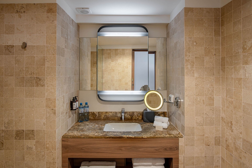 Premium Room, Multiple Beds, City View - Photo 11