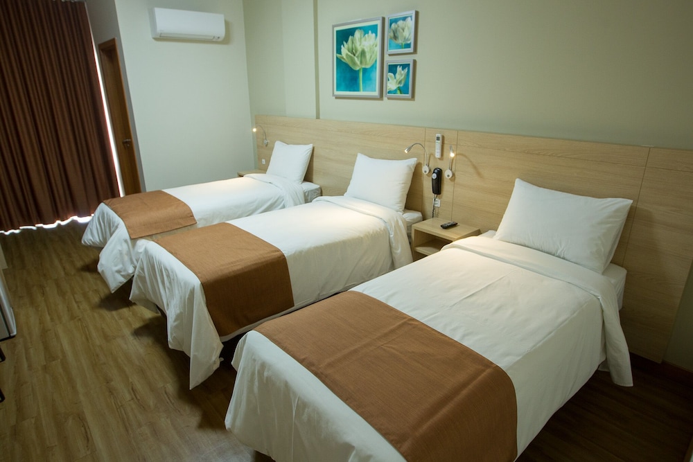 Triple Room, 3 Twin Beds, City View photo 3